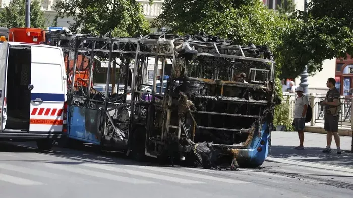 Ez hihetetlen: Újabb busz gyulladt ki Budapesten - videó