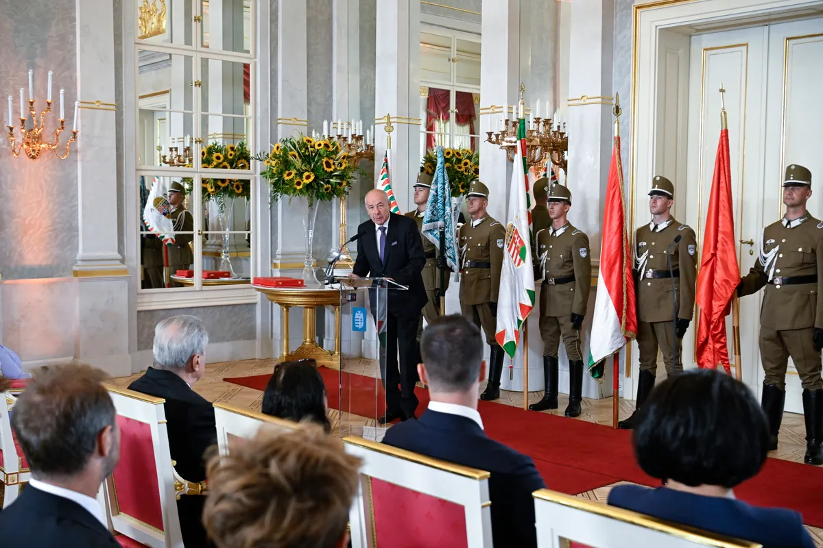 SULYOK Tamás; FARKAS Bertalan; KAPU Tibor