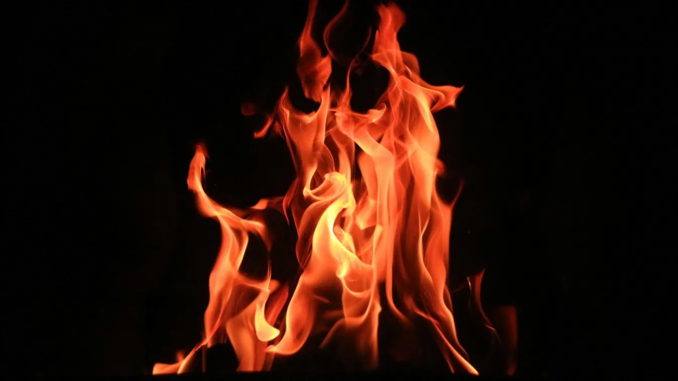 Most kaptuk: szirénáktól hangos a környék, lángokban áll az M1-es