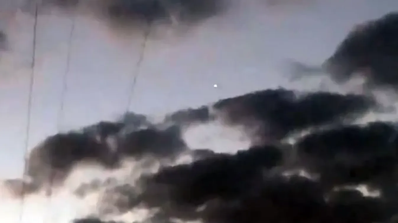 Különös felvétel látott napvilágot, UFO-k bukkantak fel a magyar település felett