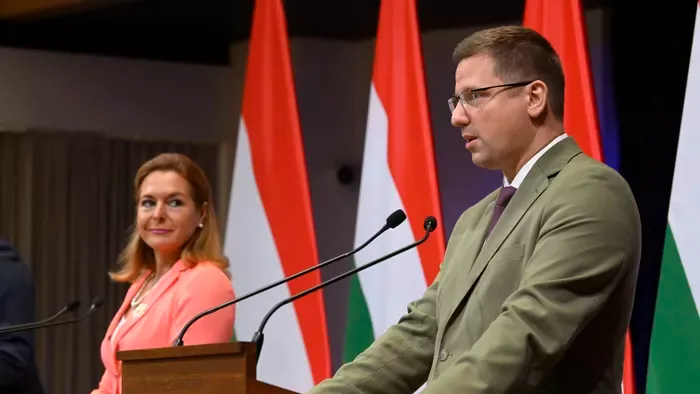 Minden szempár ideszegeződik: fontos bejelentés érkezett - Videó