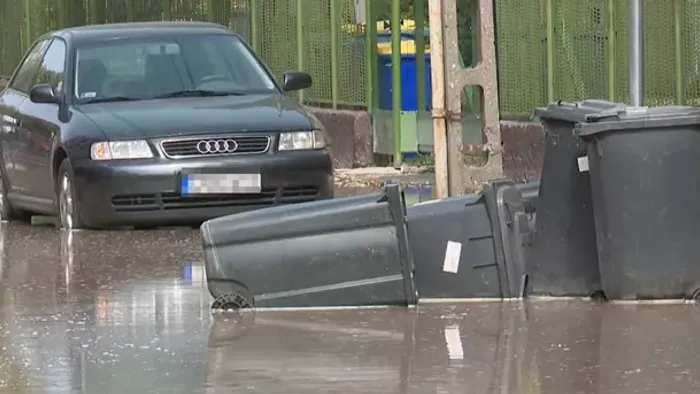 Állt a víz, még az út is beszakadt Kecskeméten
