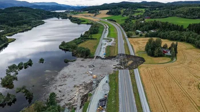 Megnyílt a föld az autópálya alatt, egy embert elnyelt