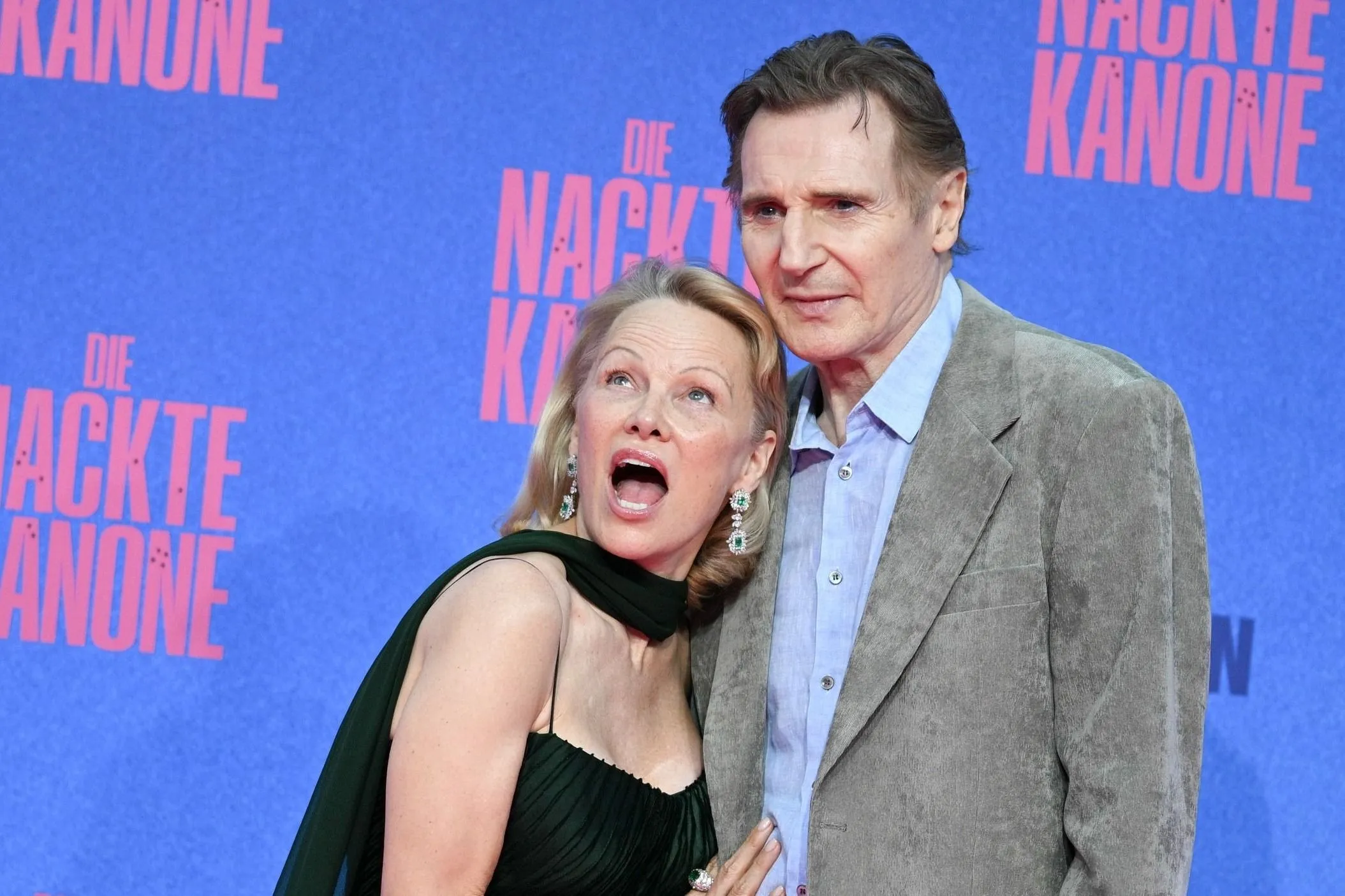 Pamela Anderson bevallotta: szerelmes Liam Neeson-be
