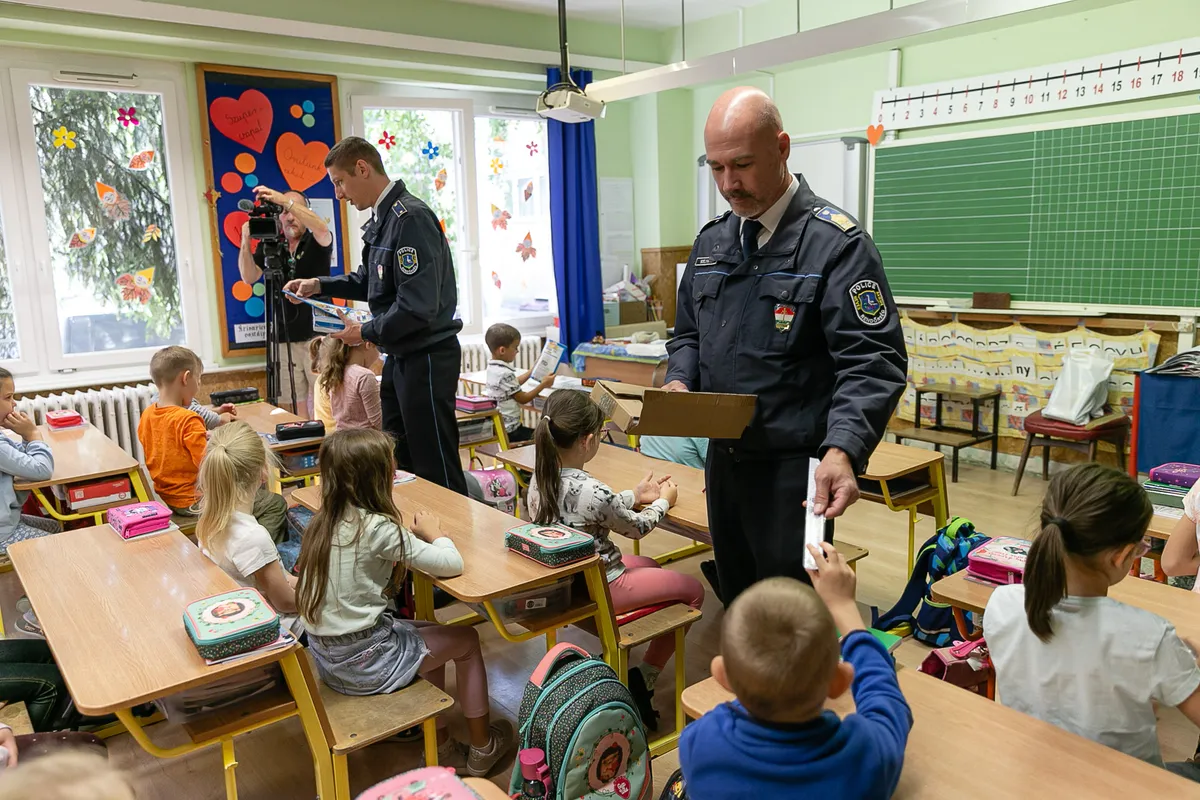 iskolaőr feladatai a tanteremben 