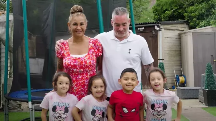 Önzőnek tartják, mert 50 évesen szült négyes ikreket