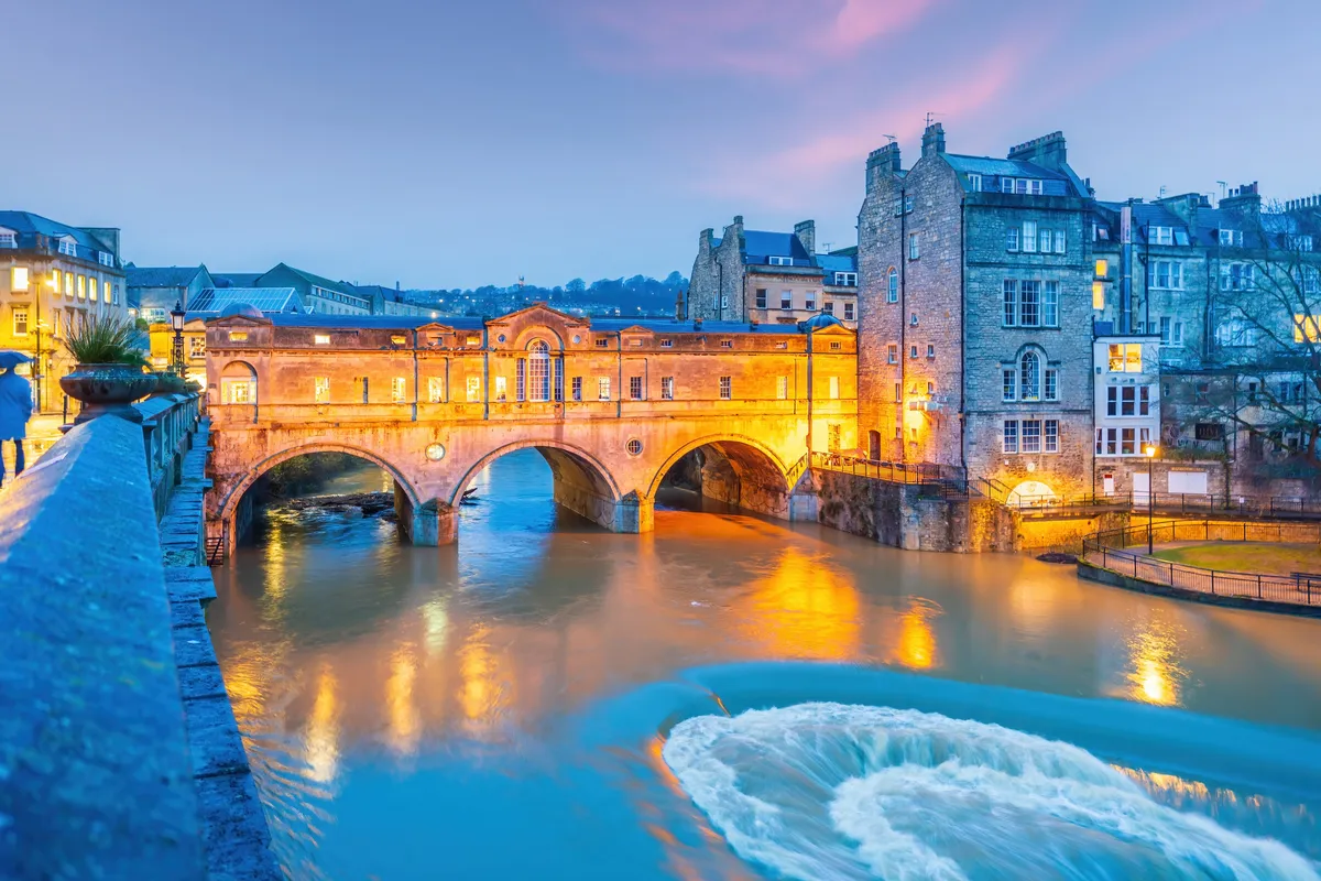 Pulteney,Bridge,Spanning,The,River,Avon,,In,Bath,England,,Unesco
