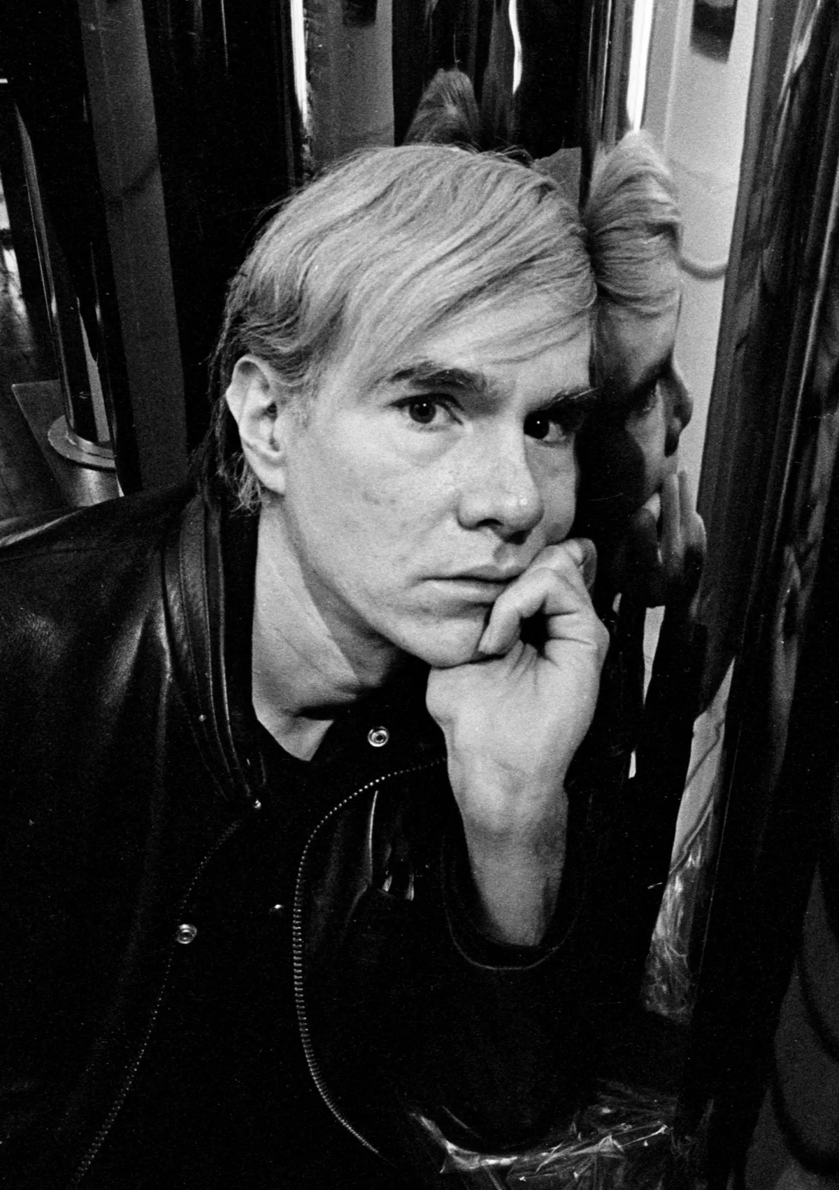 Andy Warhol fekete-fehér, fiatalkori portréja