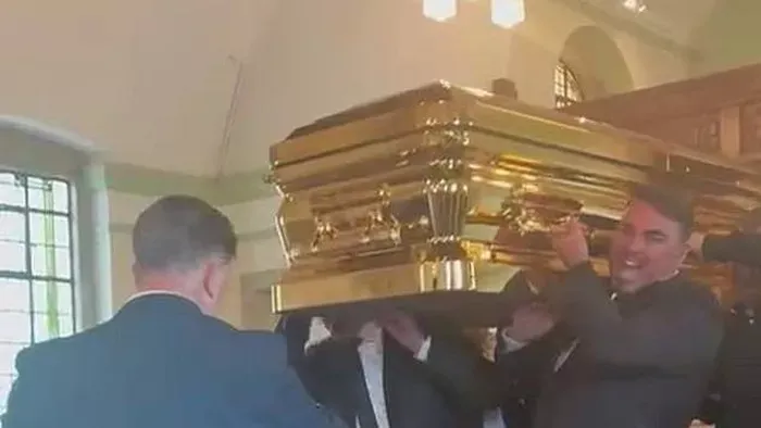 Színarany koporsóban temették el a cigánykirályt