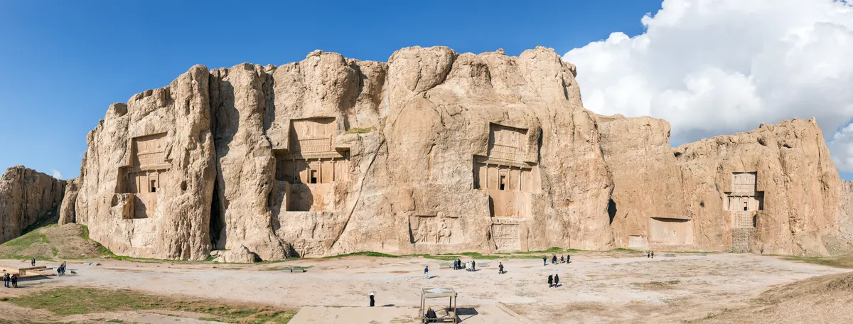 Naqhs-e Rostam, Irán, Akhaimenida királyi sírok