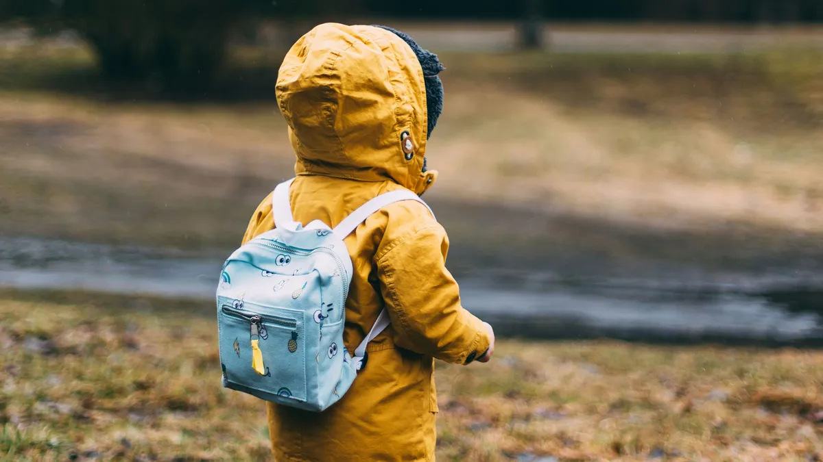 Az eltűnt gyerekek édesanyja továbbra is kétségbeesetten keresi őket.
