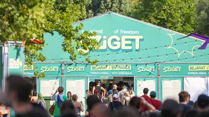 Több száz zenei előadás: kezdetét vette a Sziget