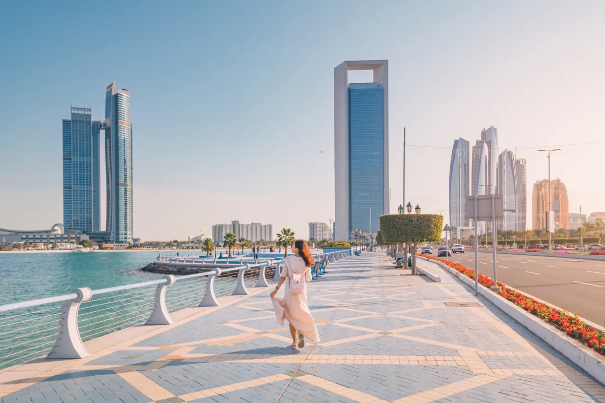 Dubaj, turista nő, luxus, úti cél