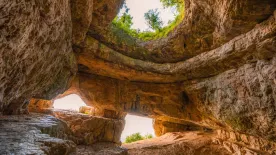 Mintha egy nyúlüregbe csöppentünk volna – A Szelim-barlang rejtett kincse, az óriásszarvas egykori otthona