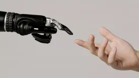 Robotanyák válthatnák ki a béranyákat, már folynak a kísérletek - az orvosok kételkednek