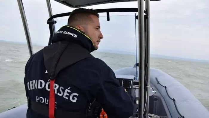 Hogy mennyi? Összesen 28 személyt mentettek ki a Balatonból