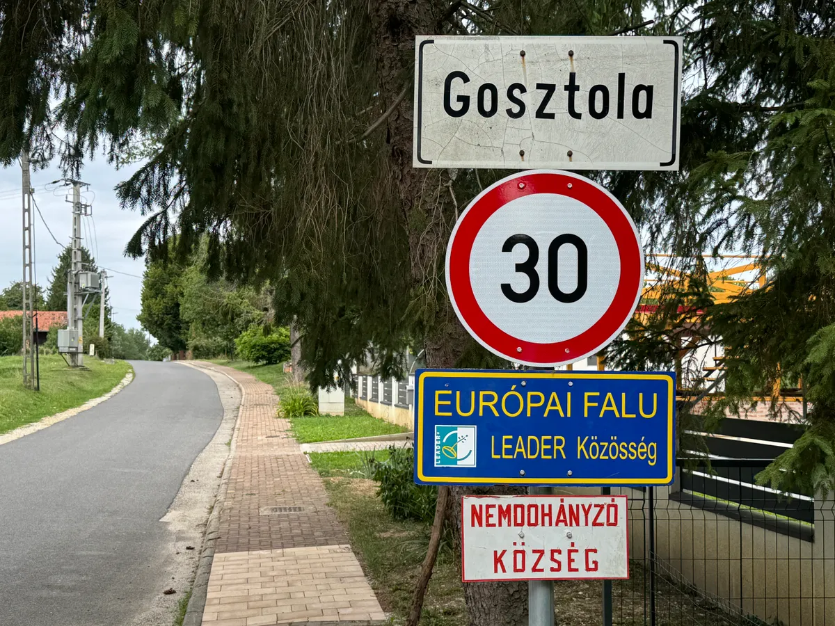 nemdohányzó falu, Gosztola, magyar falu