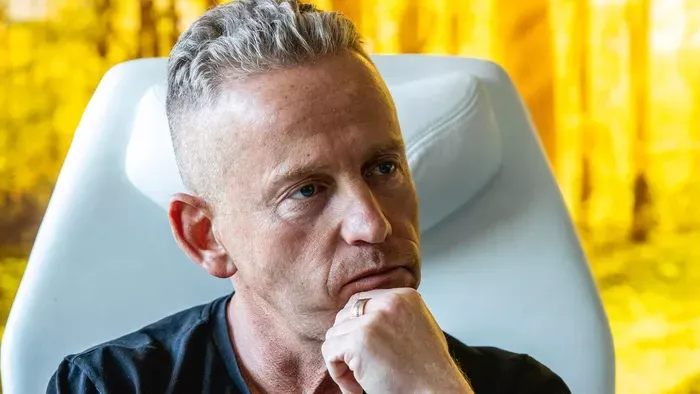 Feketébe borult Schobert Norbi szíve a gyásztól