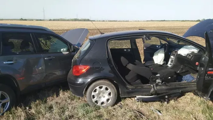 Roncsok mindenütt Mezőkövesdnél: egy nő majdnem meghalt