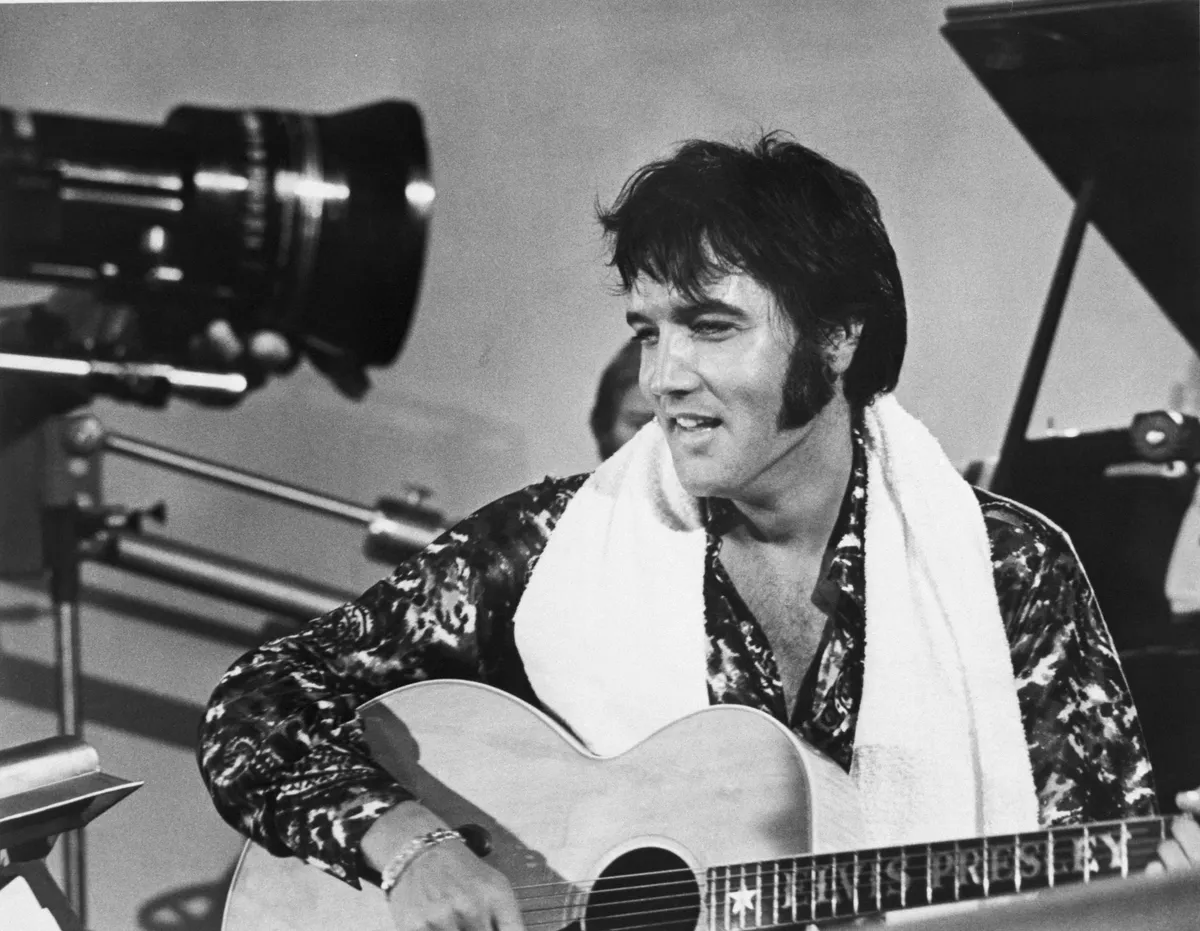 Elvis Presley, gitár, koncert