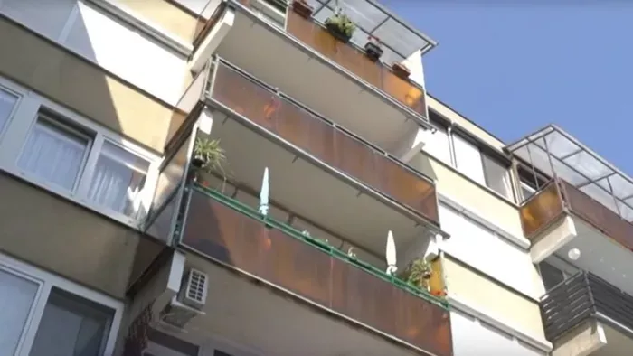 Epilepszia miatt zuhant ki a negyedik emeletről egy fiú
