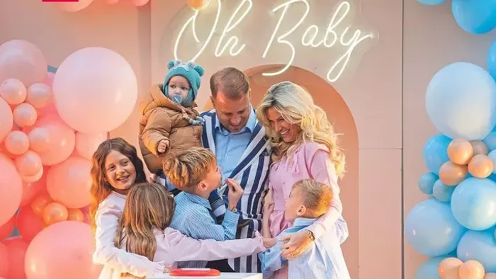 Friss fotók érkeztek Vasvári Vivien kisfiáról
