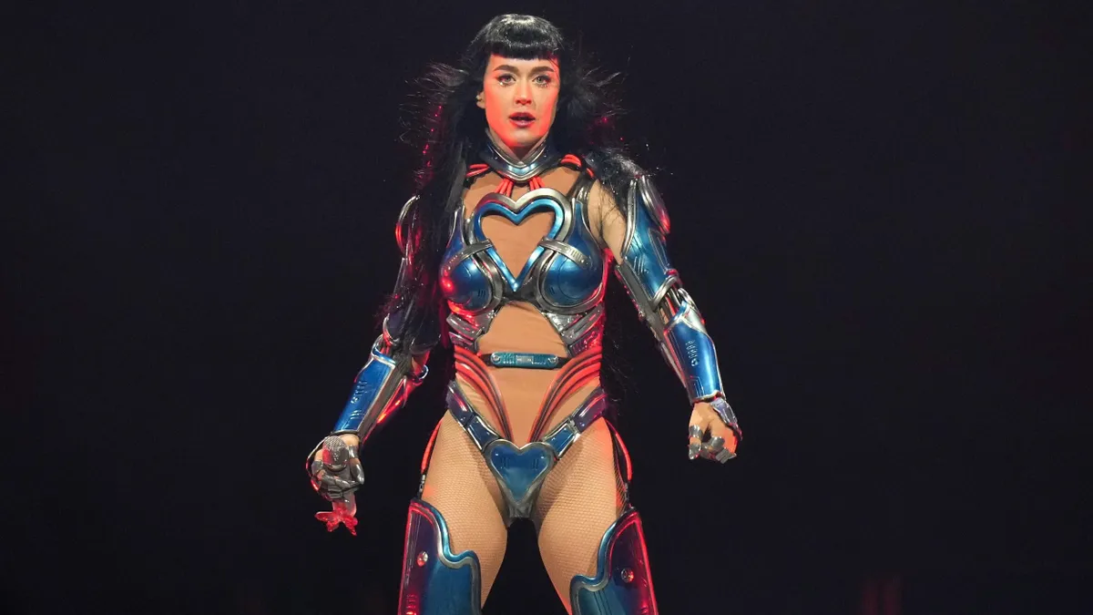 Védett területre tört be Katy Perry, lencsevére kapták