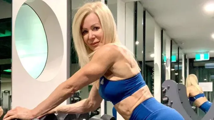 Huszonéveseket keres magának a 65 éves fitnesz nagyi