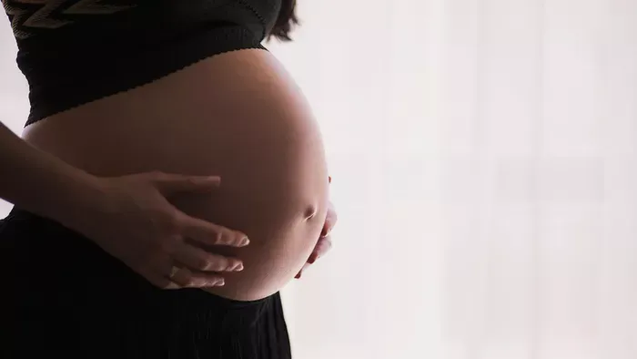 44 évesen babát vár a sztáranyuka?