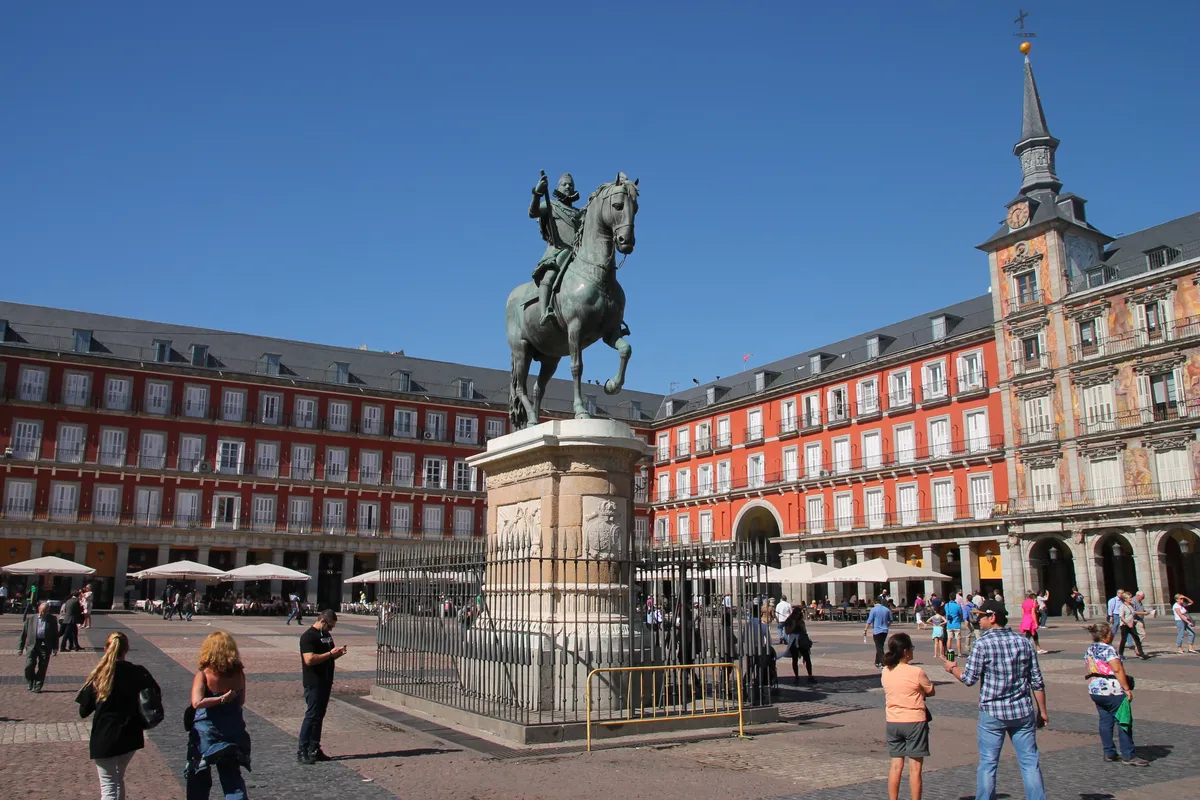 I. Fülöp lovasszobra, Plaza Mayor, Madrid, Spanyolország