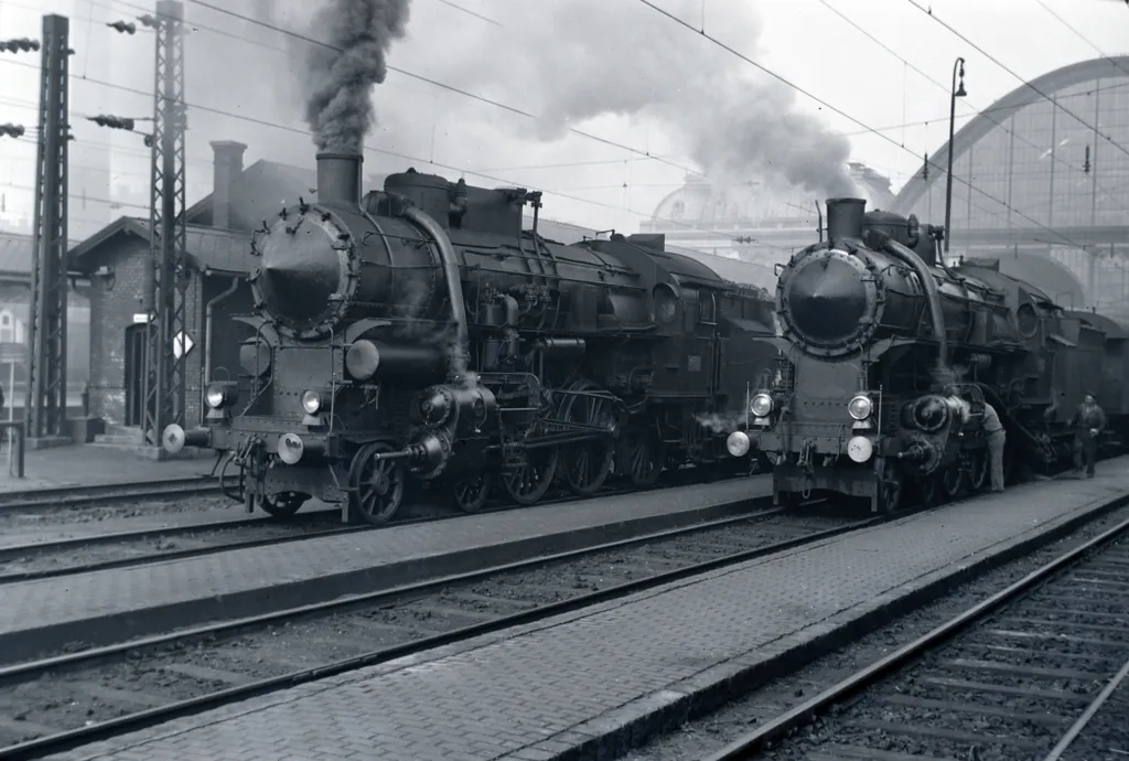 Gőzmozdony a Keleti pályaudvaron, 1939.