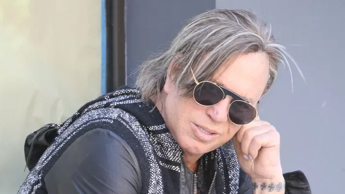 Mickey Rourke felismerhetetlen: Csak árnyéka önmagának