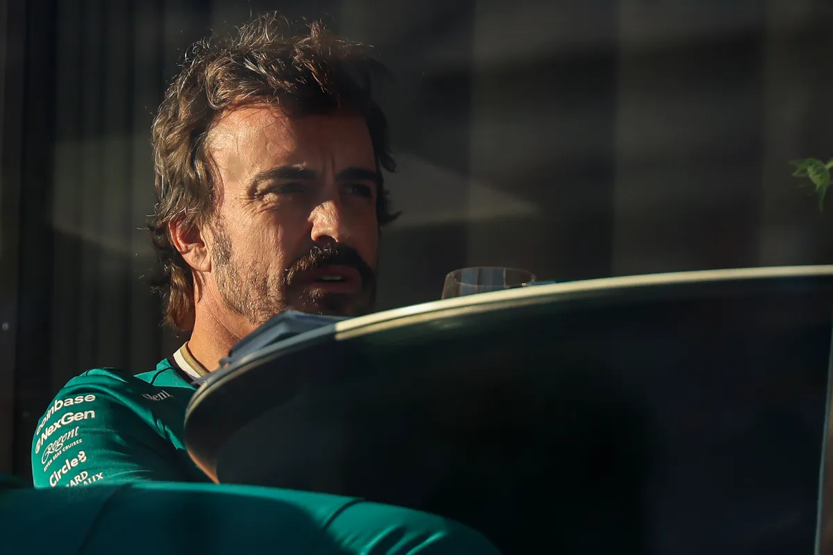 Alonso a második szabadedzésen próbát tesz, de sérülés miatt kihagyhatja a Magyar Nagydíjat a Forma-1 kétszeres világbajnoka