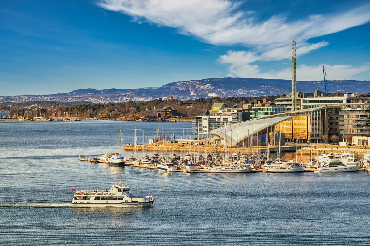 Oslo, Norvégia, fjord, hajó, modern épületek
