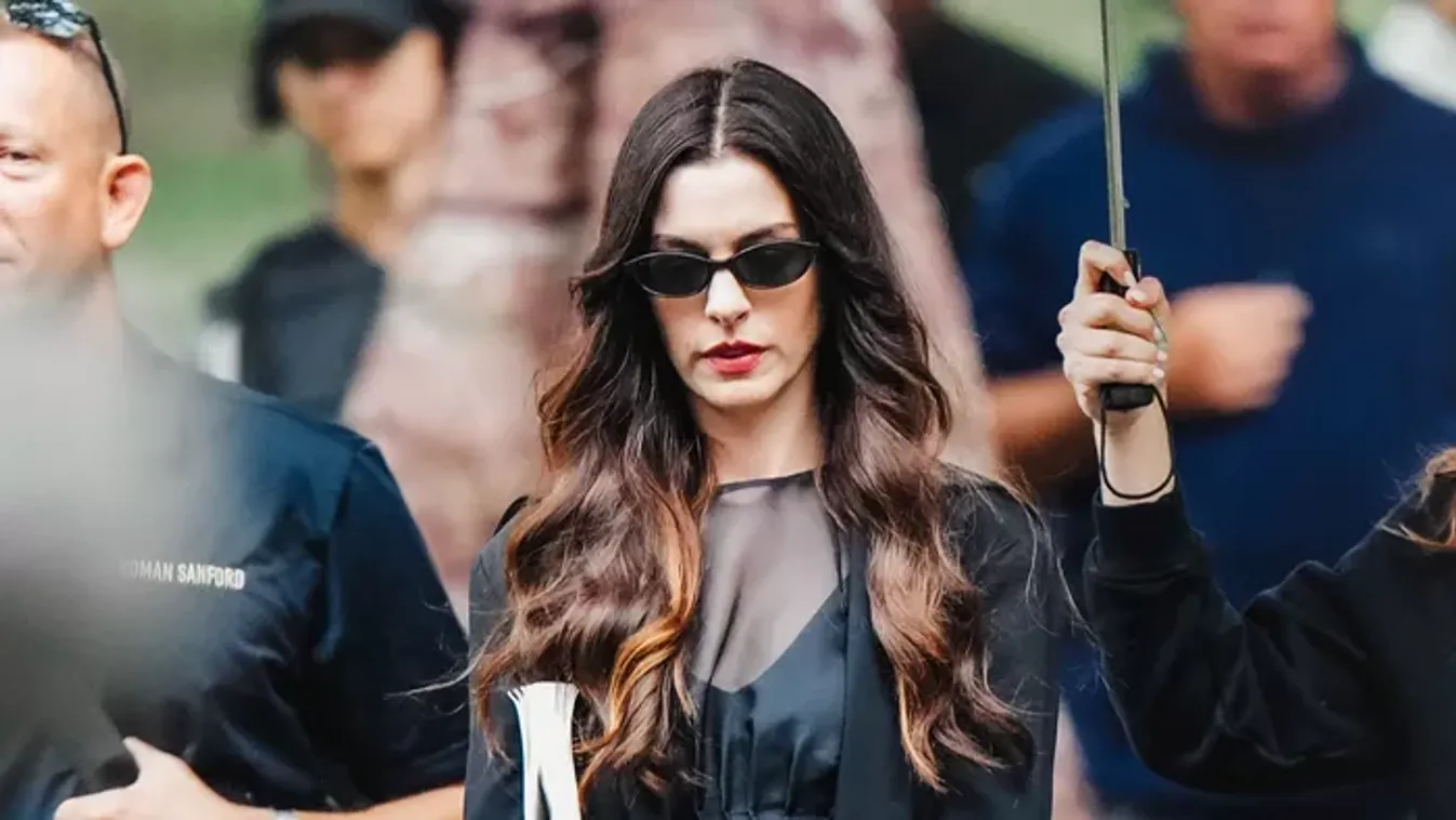 Anne Hathaway brutálisan lezúgott a lépcsőn Az ördög Pradát visel forgatásán
