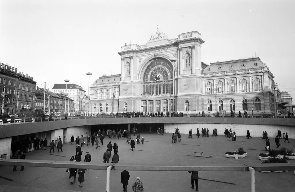 1975, Baross tér, aluljáró a Keleti pályaudvar előtt.