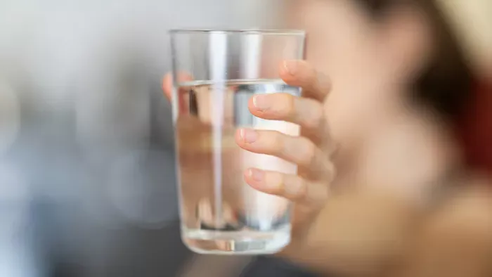 Sokkolta a netezőket az anyuka, kisfia 5 éve nem iszik vizet