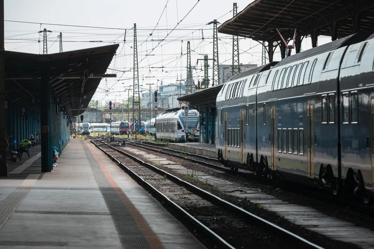 MMKA5825 Áramütés a vasúton