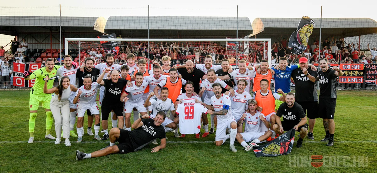 Az édesapját gyászoló Pekár István mezével üzentek Szentlőrincről a Honvéd futballistái