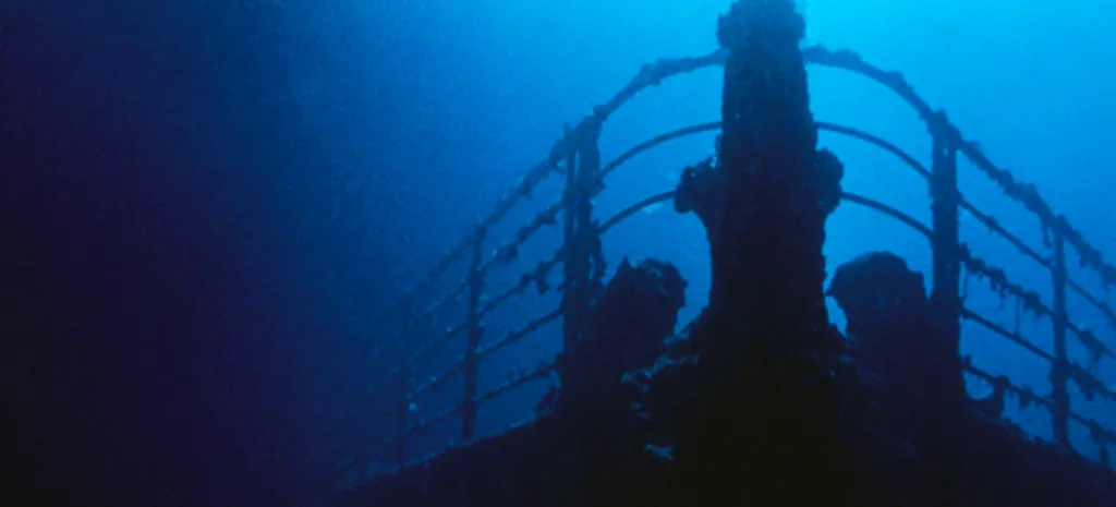 A Titanic roncsai folyamatosan pusztulnak a korrozív tengeri környezet és a vasevő baktériumok miatt.