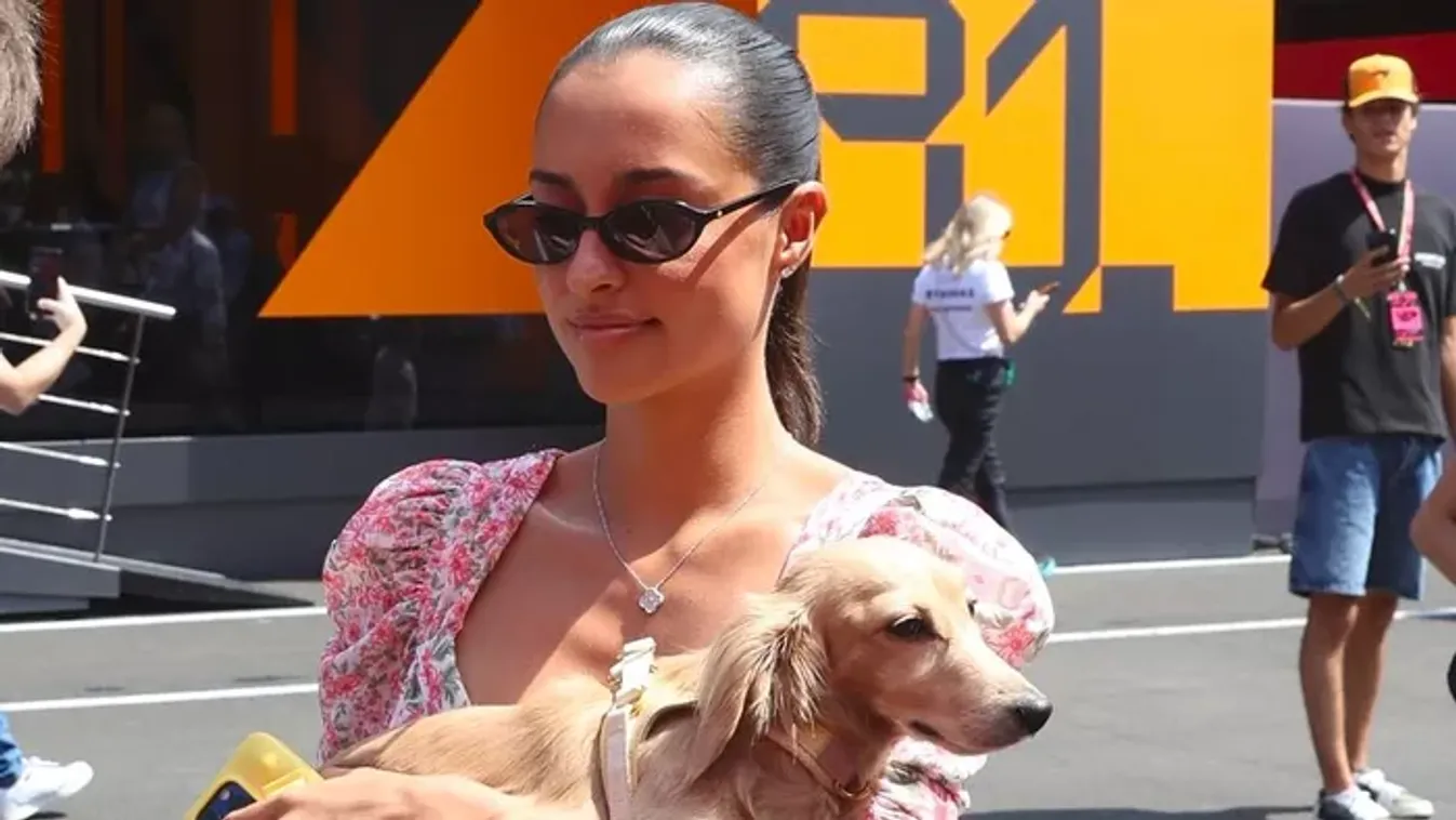 Az F1 időmérő előtt osont be szerelméhez a Ferrari-pilóta gyönyörű barátnője