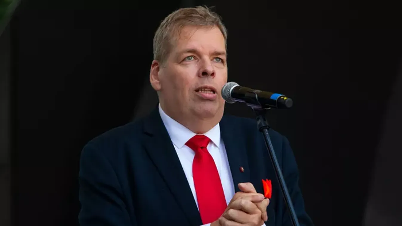 Szemétnek nézhették: eltűnt a rejtélyes ajándék Schmuck Andor sírjáról - Fotó