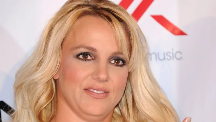 Britney Spears egyenesen a kamerába tolta a ciciket - Videó