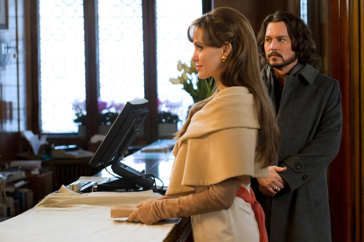 Johnny Depp a pletykák szerint Angelina Jolie-val folytat titkos viszonyt - BORS
