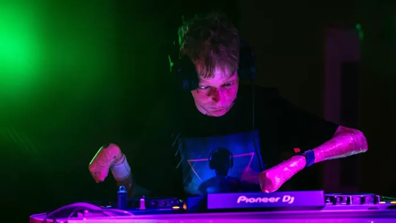 „Elképesztő volt” – bőrbeteg Flórián ujjak nélkül is hatalmas DJ partit csapott