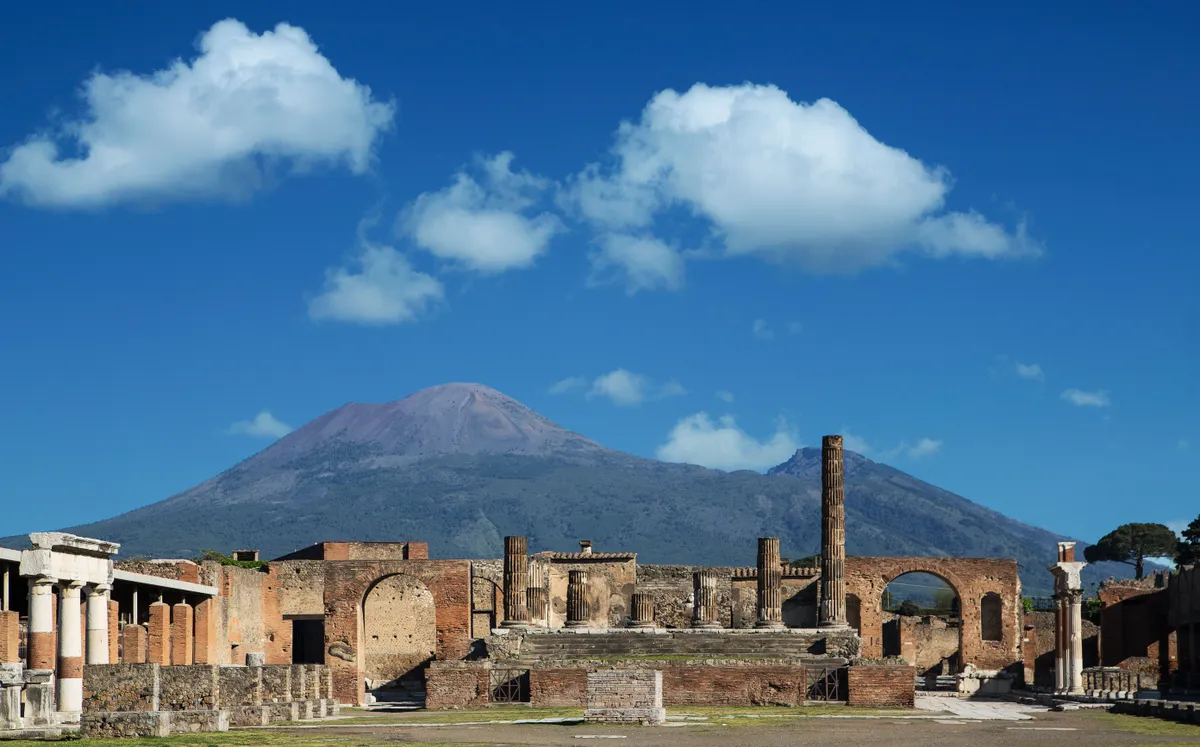A pompeii Fórum romjai a Vezúv árnyékában