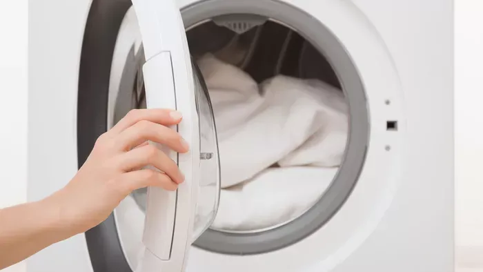 Nyitva vagy csukva? Így hagyd a mosógép ajtaját penész ellen