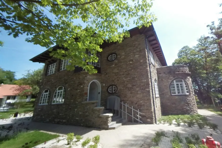 Velem, Stirling-villa, Alkotóház