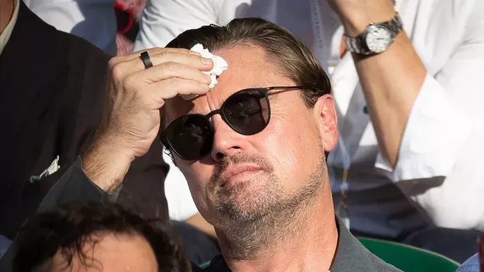 Leonardo DiCaprio fogja a fejét, amiért nem állt pornósnak