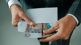 A nászajándék összege: ennyit illik a borítékba tenni az esküvőn, ha nem akarsz kellemetlen pillanatokat
